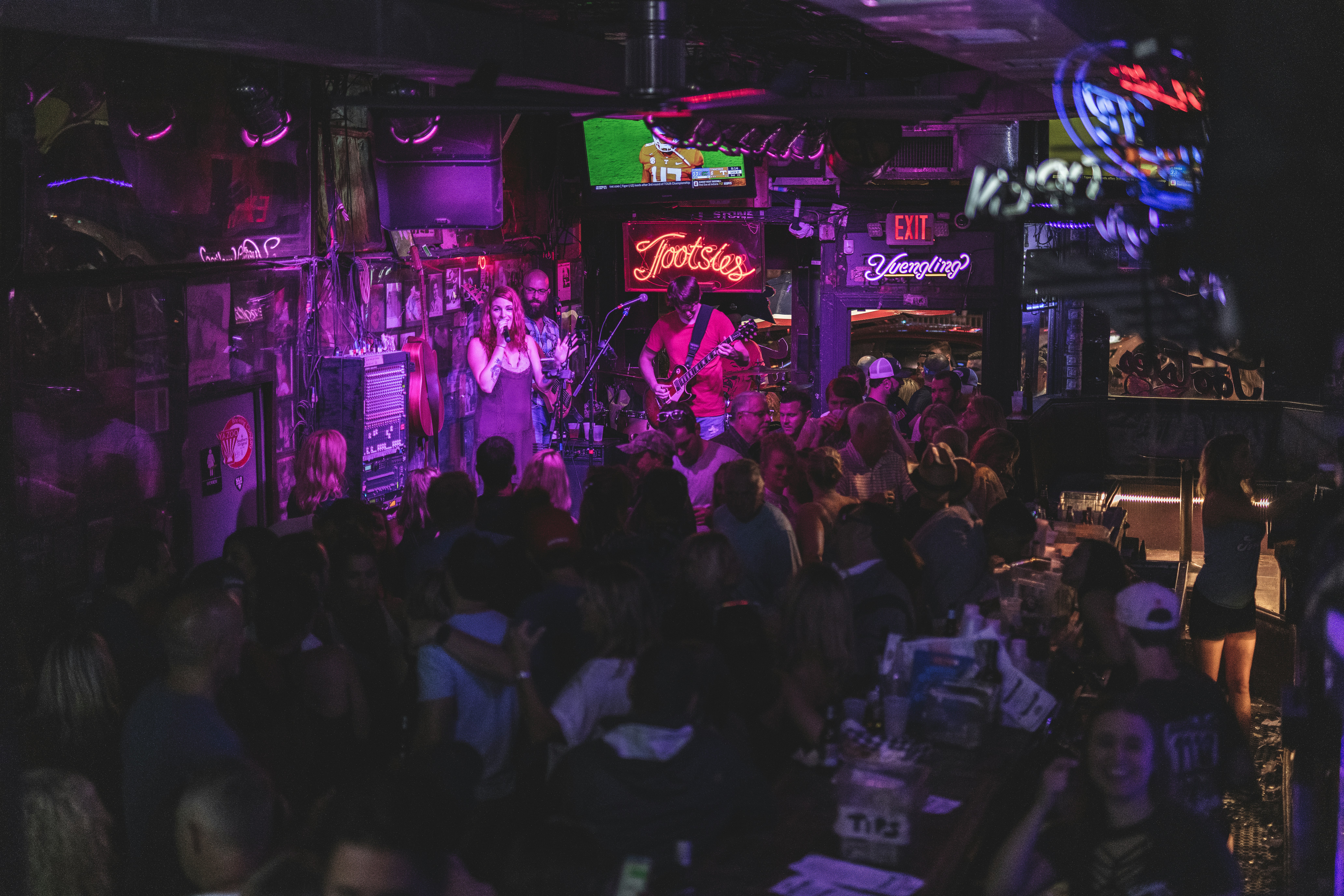 Live acoustic music at Savanna's